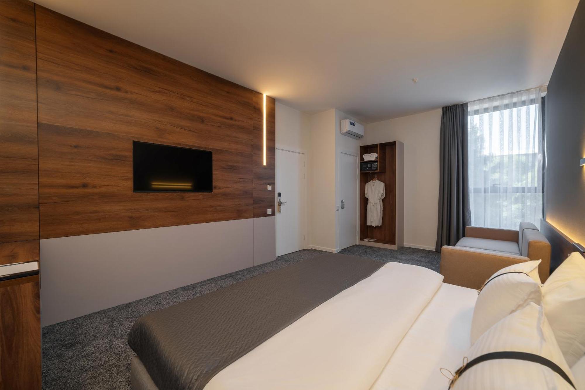 Duo Hotel By Futuro Bishkek Exterior foto