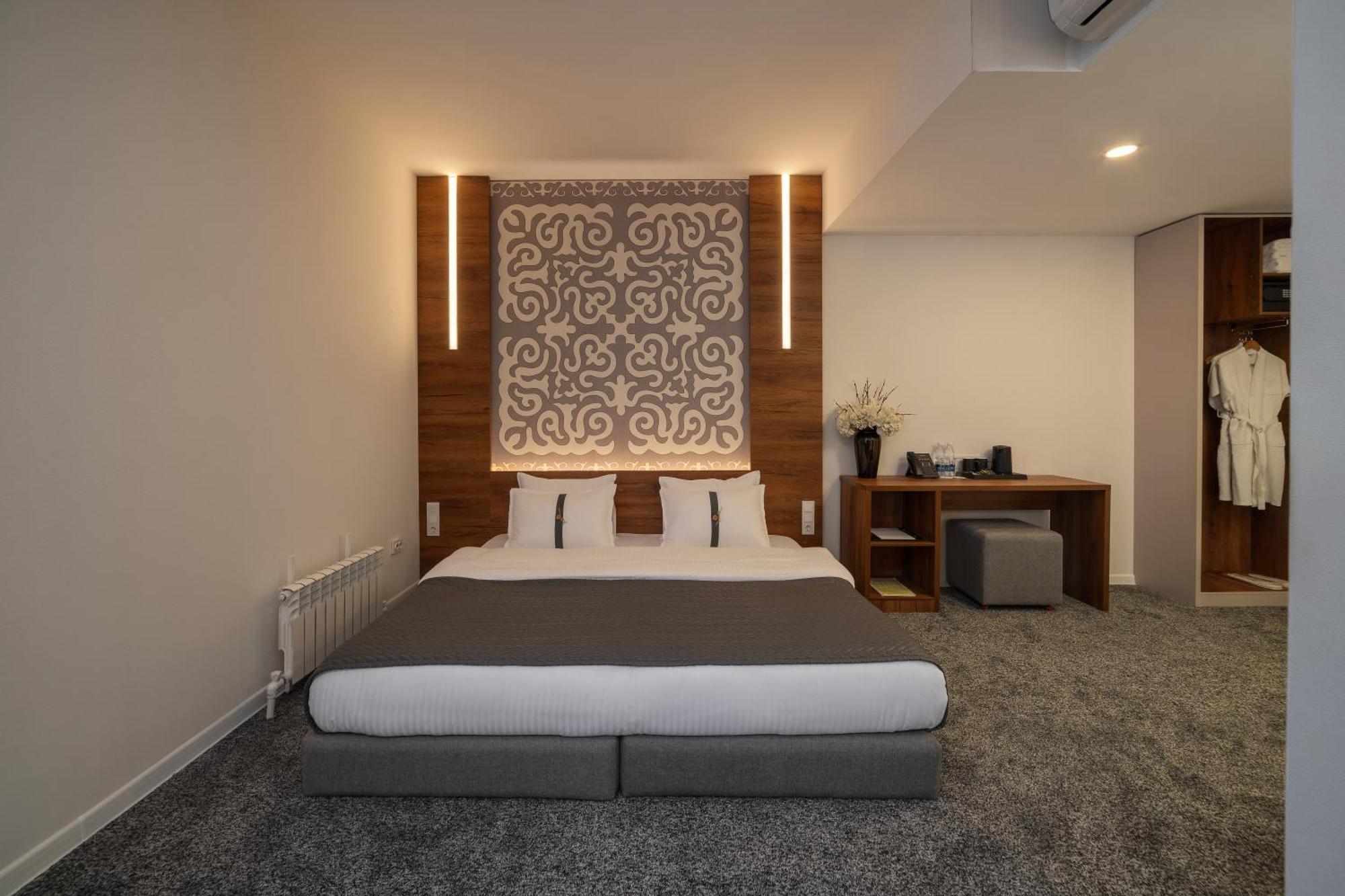 Duo Hotel By Futuro Bishkek Exterior foto