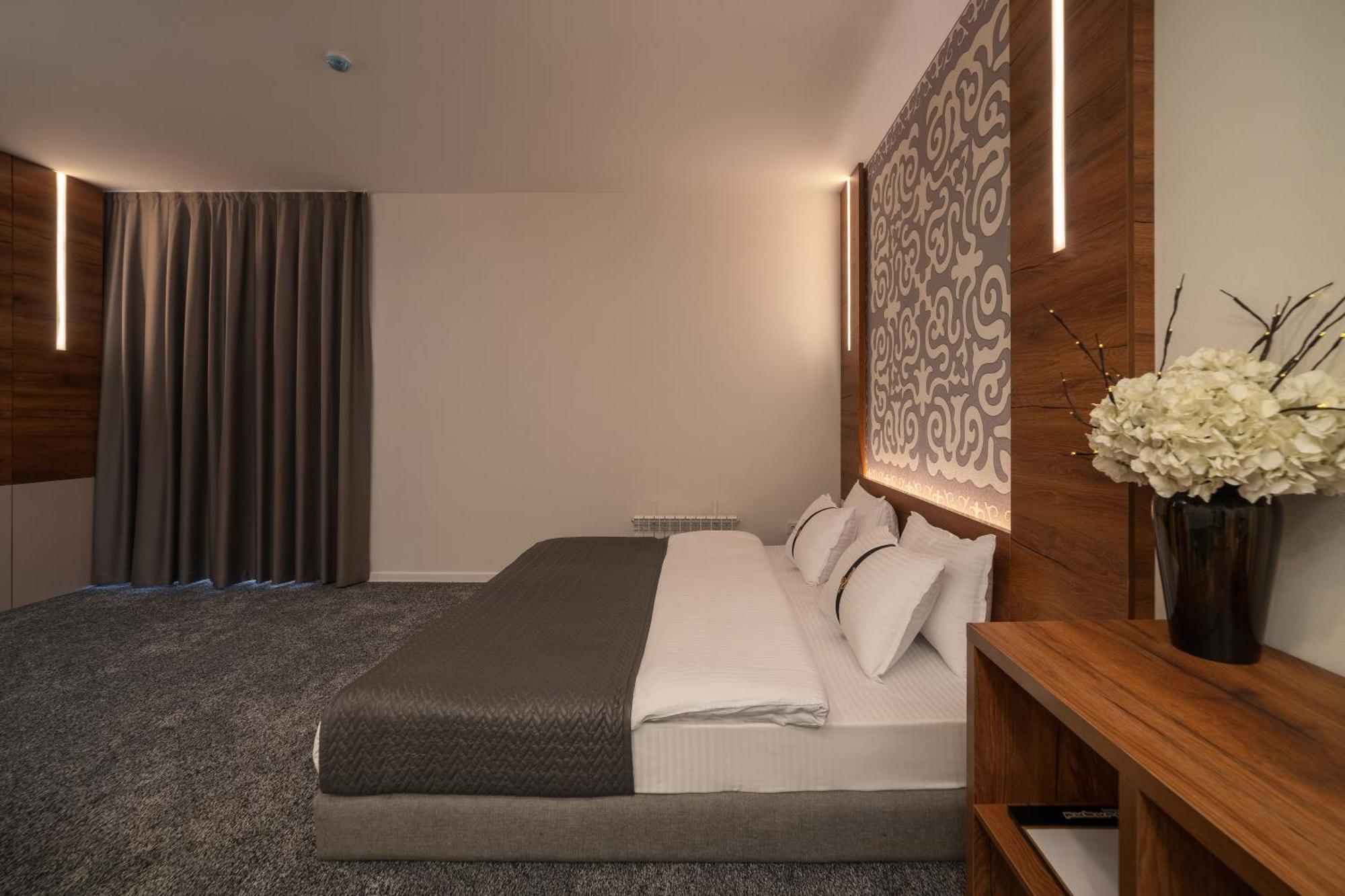 Duo Hotel By Futuro Bishkek Exterior foto