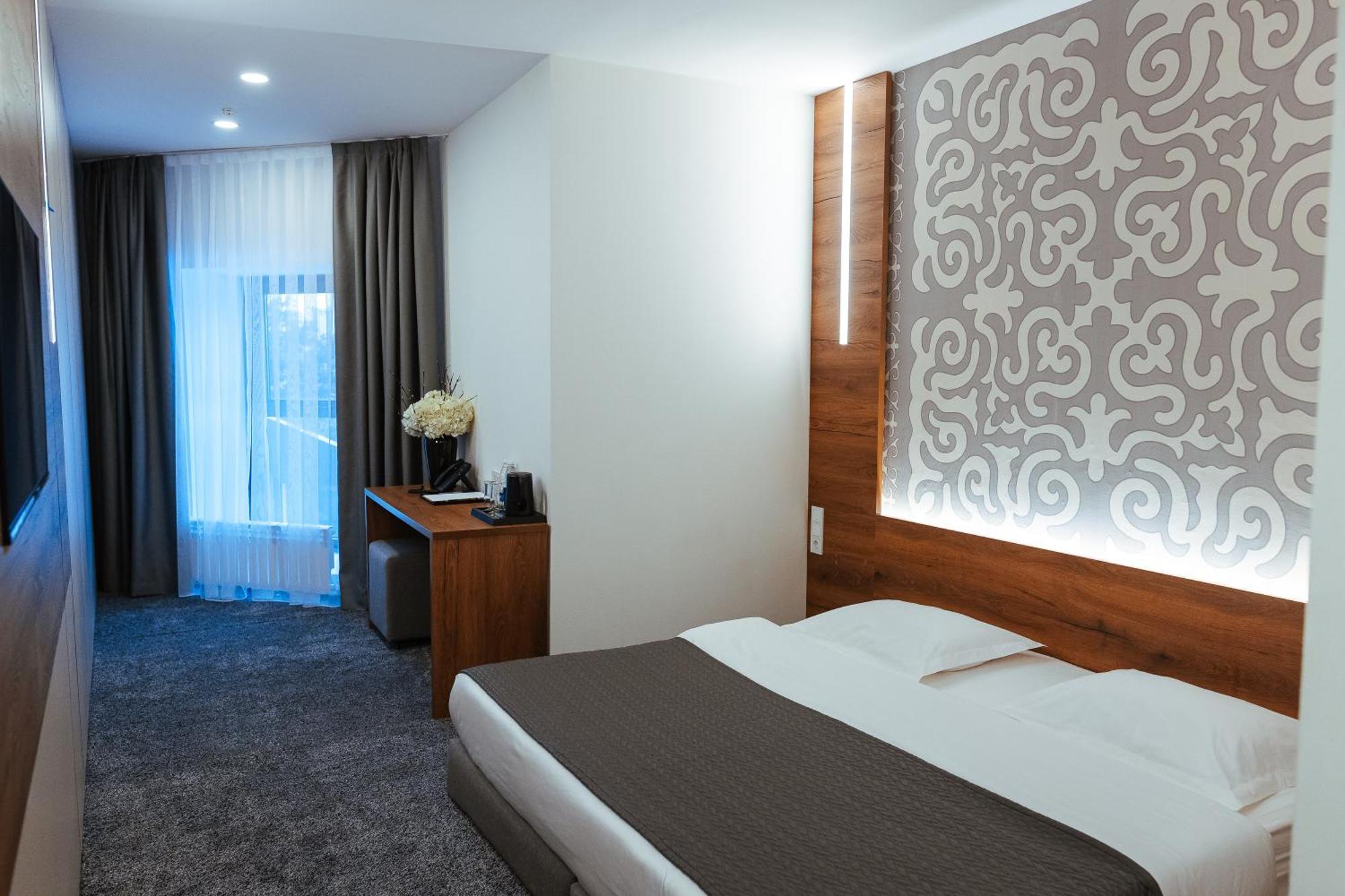 Duo Hotel By Futuro Bishkek Exterior foto